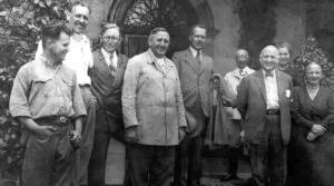 En 1937, Nikolái Vavílov (quinto, de izquierda a derecha) visitó Uruguay,donde se había logrado duplicar la producción de trigo mediante el mejoramiento genético